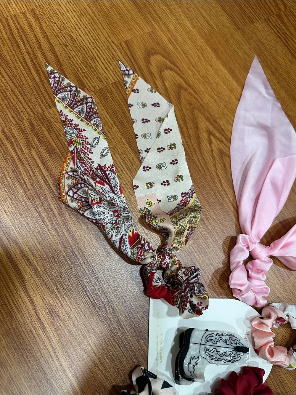 Multi-Pack Hair Scarf Scrunchies & claw clip